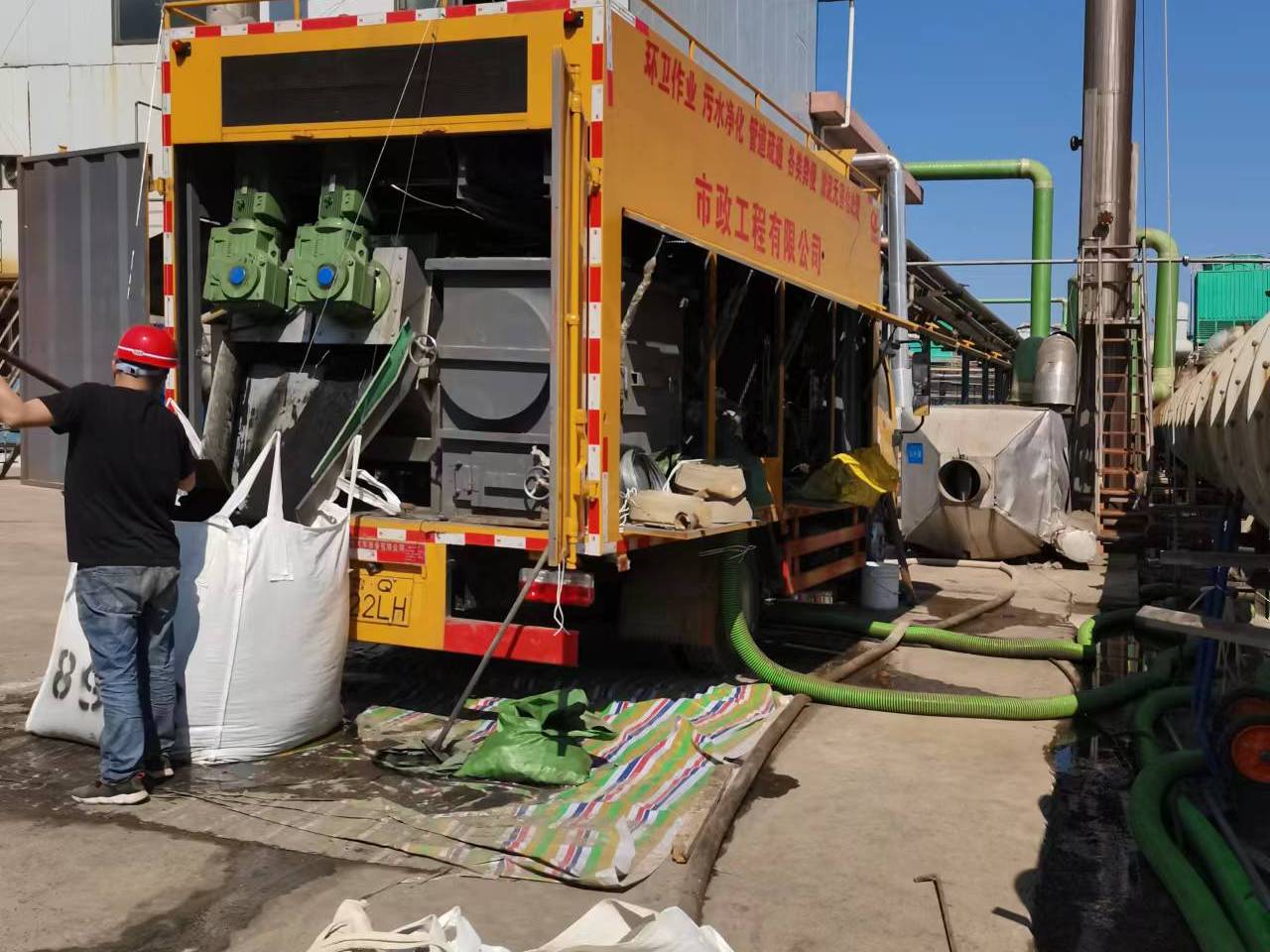 南谯淤泥压干处理