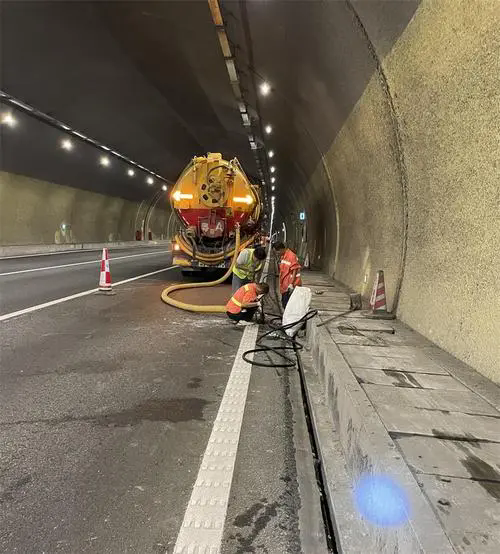 南谯隧道排水渠清淤